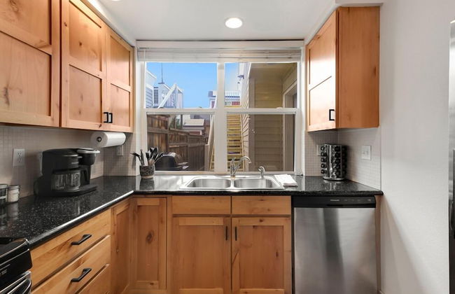 Hip Old Town North Gem! Near Breweries and River! - Foto 11