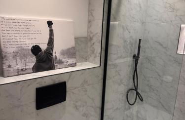 Stunning, newly refurbished flat - Photo 9