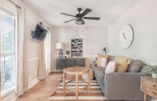 Stylish & Spacious Home Near ATL - Foto 15