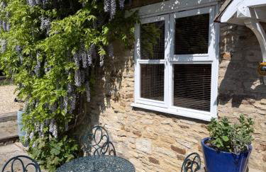 Cotswold Cottage - Photo 30