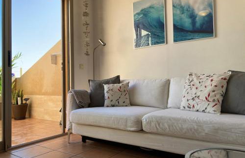 Fantastic seafront apartment with sea views & pool - Photo 2
