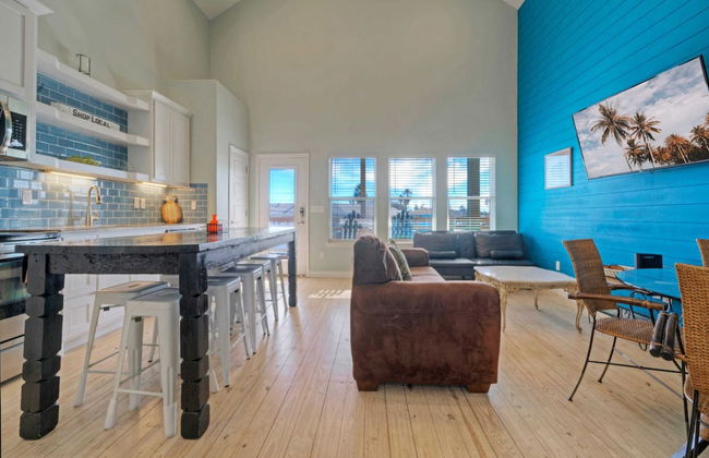 Sleeps 26 2 Homes w/ Waterfront Pool + Boat Dock Laguna Village Escape - Foto 6