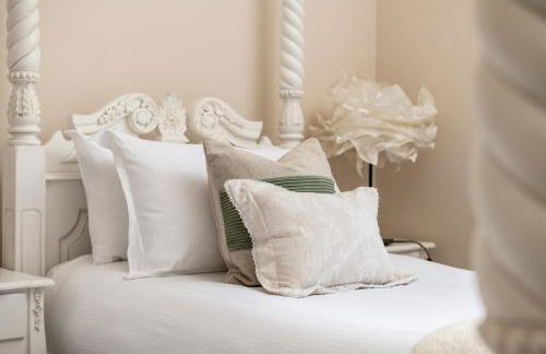 Downwood Vineyard Manor House in Idyllic Countryside - Photo 32