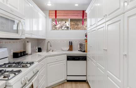 Oceanfront Gem w Balcony Pool Hot Tub Carbon Beach Access Bluewater Haven by AvantStay - Photo 11