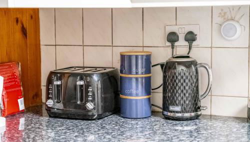 Sally's 4 Bed Home in St Albans - Foto 3