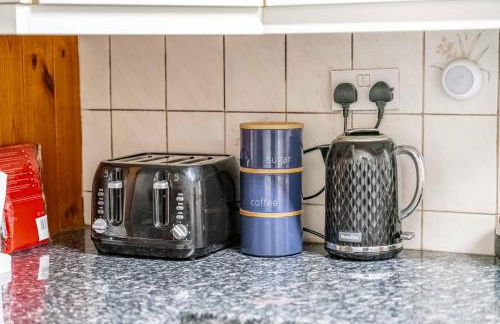 Sally's 4 Bed Home in St Albans - Foto 3