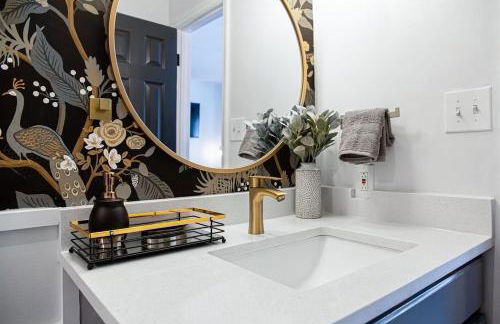 Lux Home-mins to Truist Park wKing pet friendly - Foto 15