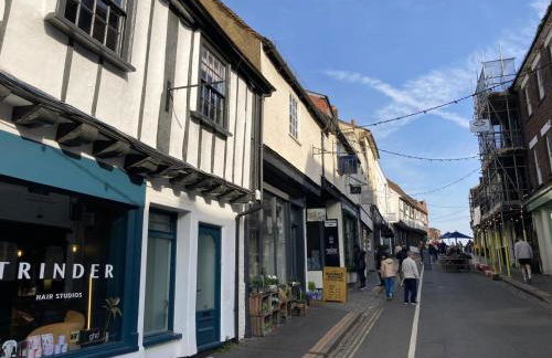 Urban Chic- Stylish Flat in the Heart of St Albans - Photo 46