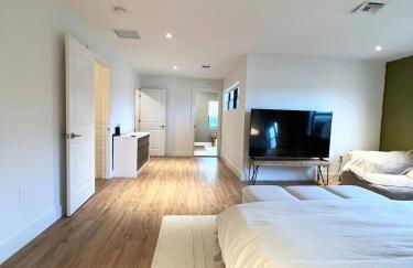 Super stylish 4 BR Home Steps from the Fun - Foto 22