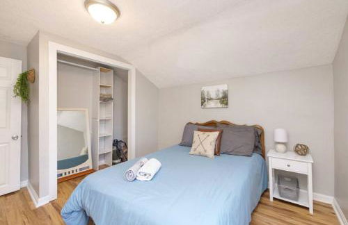 Large 4 Bedroom Home Close to Airport and IX Center - Photo 7