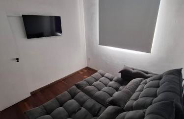 Apartamento 3 quartos no bairro Floresta, na melhor localização de BH, próximo às principais avenidas, ao lado do colégio Batista, com supermercado, farmácia e bares na esquina - Foto 6