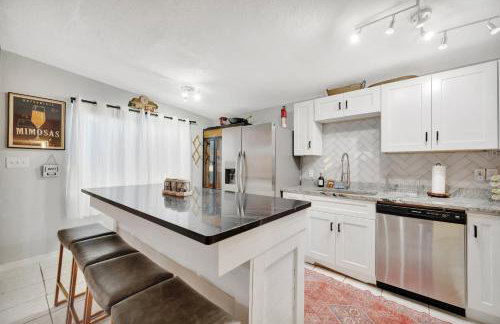 Firepit, Bikes & BBQ! Sleeps 10, 12 mins to Beach! - Photo 3