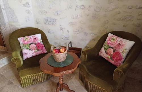 LA GARDE ADHEMAR, L'escalier Médiéval - Foto 17