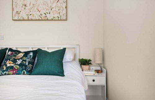 Radiant Retreat Ideal for LegoLand, Windsor, & LHR - Foto 12