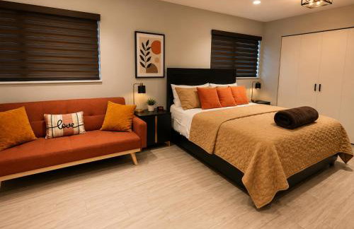 Modern Miami Home l Sleeps 12 l Free Parking - Photo 26