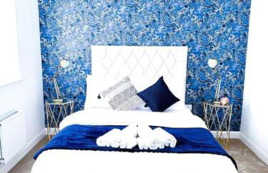 City Centre 3 Bedroom House Sleep upto 9 Guests with Garden and Parking - Foto 39