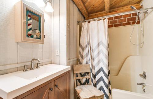 Riverfront Anglers Cabin in Fairhope with Deck! - Foto 17