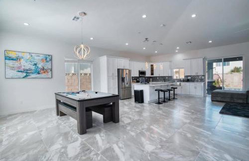 VEGAS OASIS CLOSE 2 STRIP! Private Hot tub & Heated Pool - Foto 14