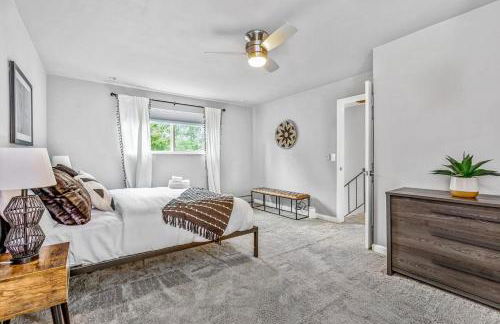 Modern Family Haven Fenced Yrd GrillFirepit - Foto 15