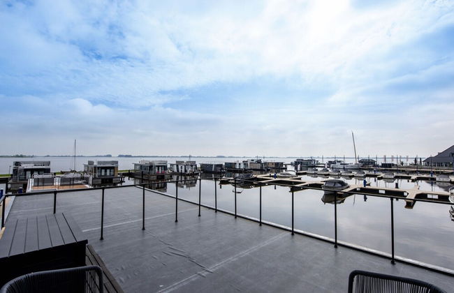 Modern Houseboat With View of the Lake - Foto 37