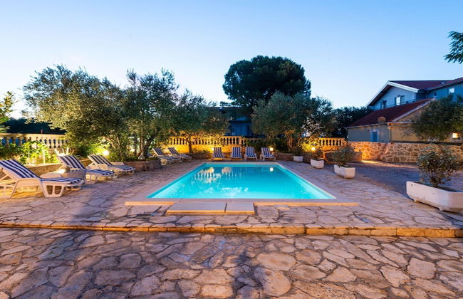 Holiday Home With Private Pool and spa - Foto 17