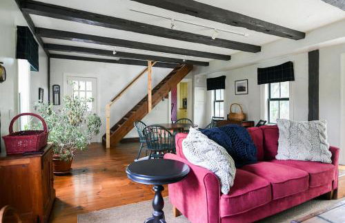 1820 House - VT Charm + Modern Comforts + Hot Tub - Foto 18