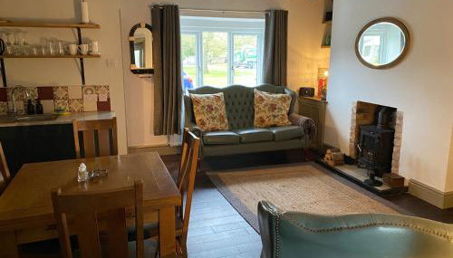 Two Bedroom Country Cottage in County Durham with Village Pub and Free Parking For Holidays and Work Stays - Foto 4, Garden view, dishwasher, young children, locker, minibar