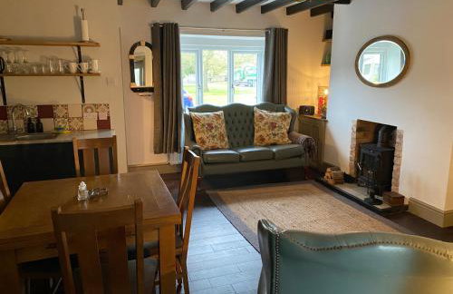 Two Bedroom Country Cottage in County Durham with Village Pub and Free Parking For Holidays and Work Stays - Foto 3