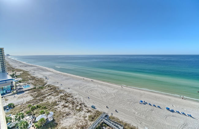 Luxurious Beachfront Condo with Beachside Pool Access and Free WiFi - Unit 1202 by RedAwning - Foto 39