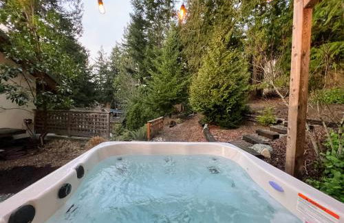 Water Views, Walk to Beach! New Hot Tub! - Foto 63