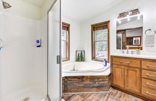 Gateway to Mt Rainier Riverfront Haven with Hot Tub - Foto 14