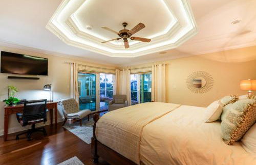 Villa Hibiscus-Waterfront-Free Heated Pool-Dock-Bikes-Other Amenities - Photo 12