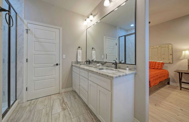 Sleeps 28 2 Homes w/ Boat Dock & Waterfront Pool Laguna Village Haven - Foto 18