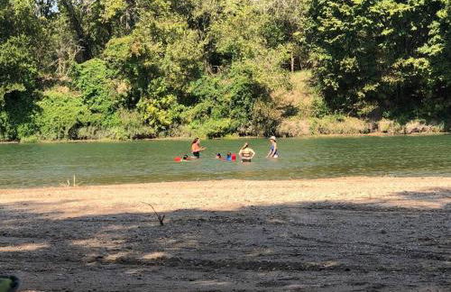 Colorado river access, game room & swimming pool - Photo 1