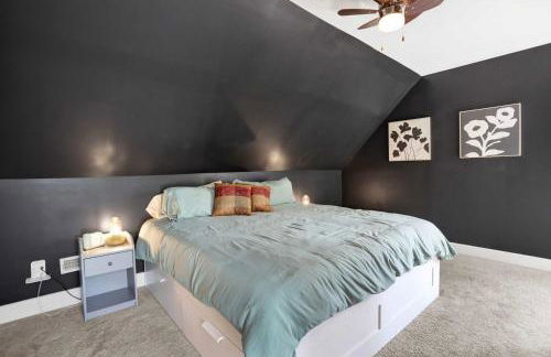 Fountain Square Gem with Rooftop Patio & Fire Pit- Family Friendly - Foto 28