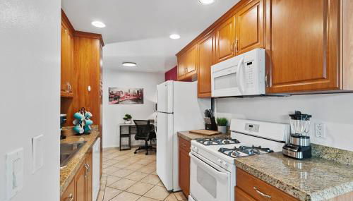 Beverly Hills Chic 2 bed 2bath with Patio and Parking 309 - Foto 2