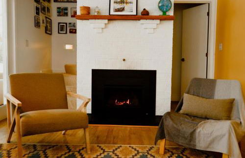 Stylish lake home with private beach, dock and firepit for swimming, kayaking, hiking - Foto 48