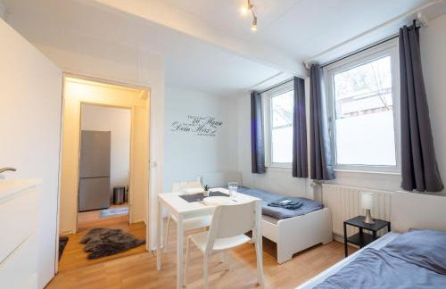 Monteurwohnung-mit-Terrasse-fuer-7-Personen-WLAN-TV-Kueche-Ahrensburg-Naehe-Hamburg-AGRP1204 - Photo 3