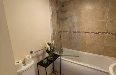 Large Apartments next to East Midlands Airport with Free Gated Parking! - Photo 79