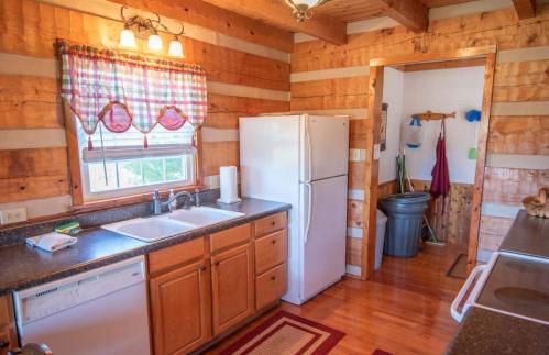 River Access, VIEWS, Sleeps 8, Fire Pit - Foto 8