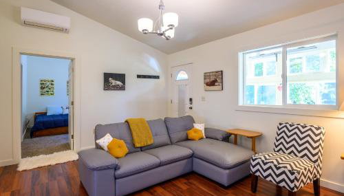 Blue House - private 2 bed, 2 bath home with garage - Foto 5