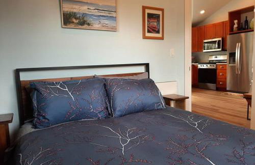 Alki Beach Cottage, NEW, 2 bedrooms, 2 bathrooms, near beach, AC, WD, Parking - Foto 17