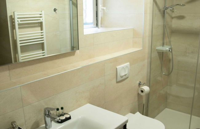 The Poolside Stone House in Bale - Foto 20