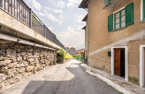 Sciura Elena's Terrace With Lake, Mounts & Valley by Halldis - Foto 47