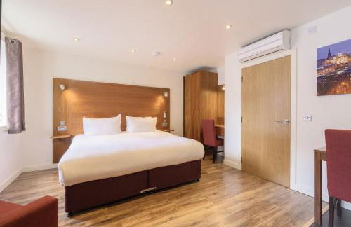 Holyrood Aparthotel - Photo 6