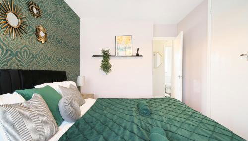 Charming 2BR Aylesbury Home, Sleeps 4, Parking, Work, Leisure, Friendly - Foto 2, wardrobe