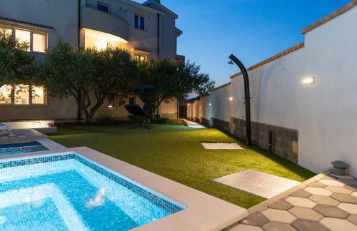 Apartman Strmota s bazenom i jakuzijem - Foto 30