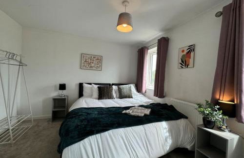 Bolehyde House, Sleeps 6, 3 Bedrooms, North Swindon location, Parking - Foto 3
