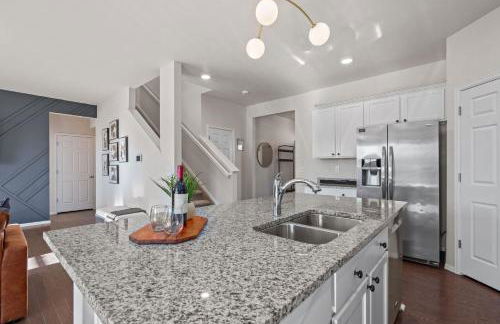 NEW! Family-friendly Home with Pool Table, King Beds - Foto 26