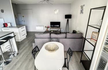 City & cosy, LYON CHARCOT- WIFI - LAVE LINGE - BALCON - PARKING - Foto 13